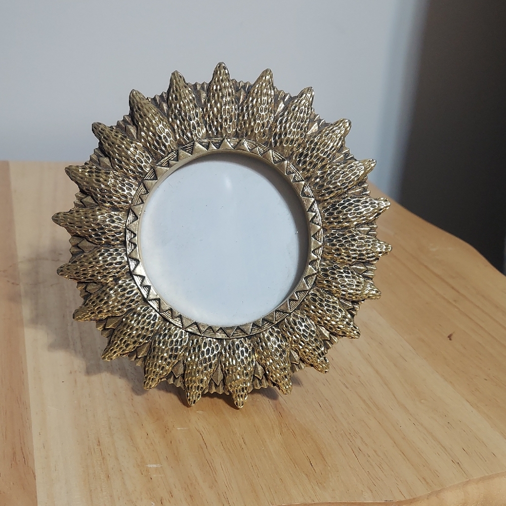 Vintage Sunburst Sunflower Picture Frame Gold Tone Ornate Round 6" Diameter